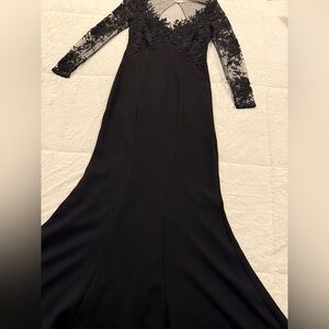 Monique Lhuillier Black Long-Sleeve Lace-Applique Evening Gown
